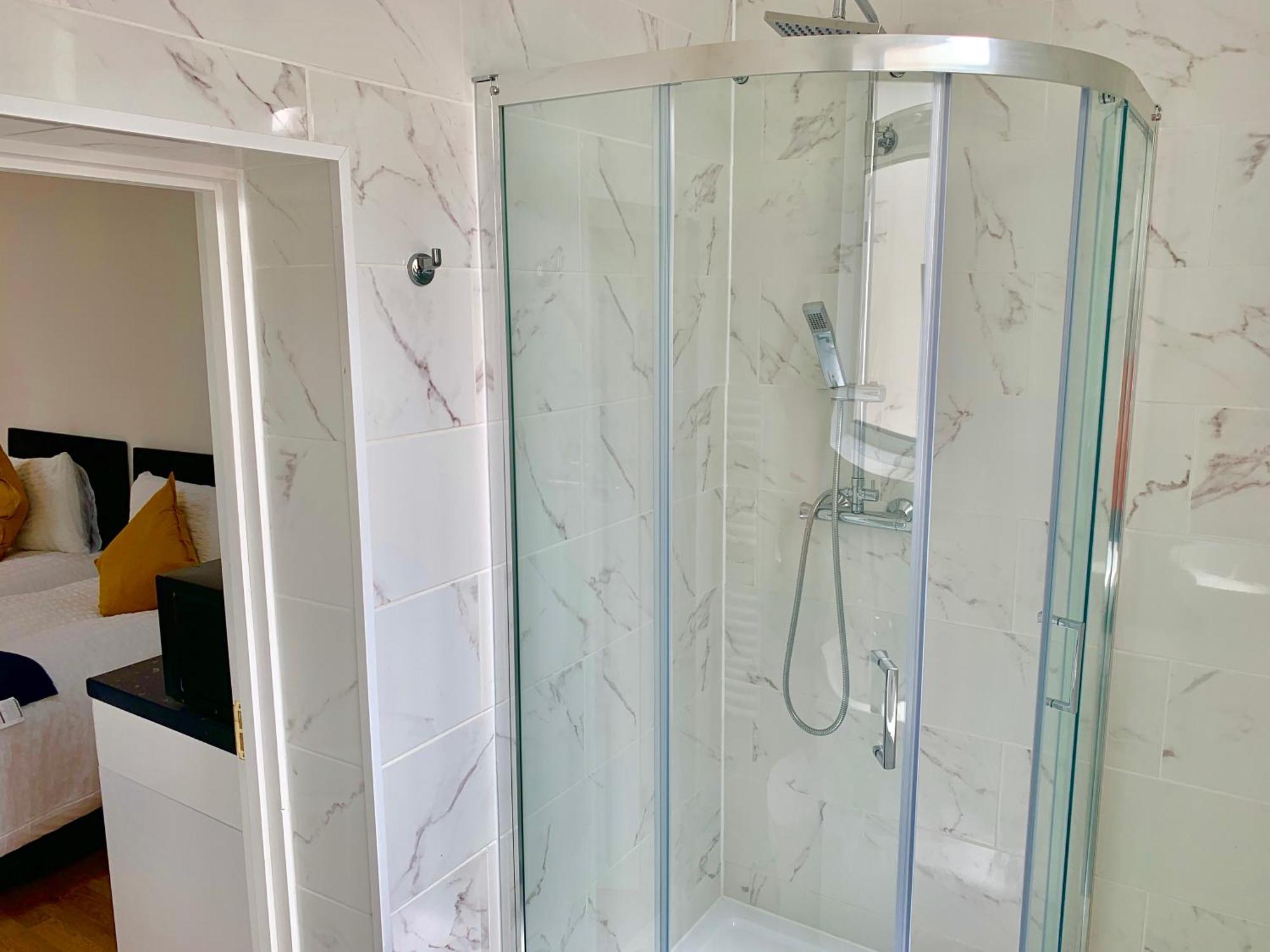 London Studio Apartments, Private Bathroom, Kitchenette, Parking, Np2 Exterior foto