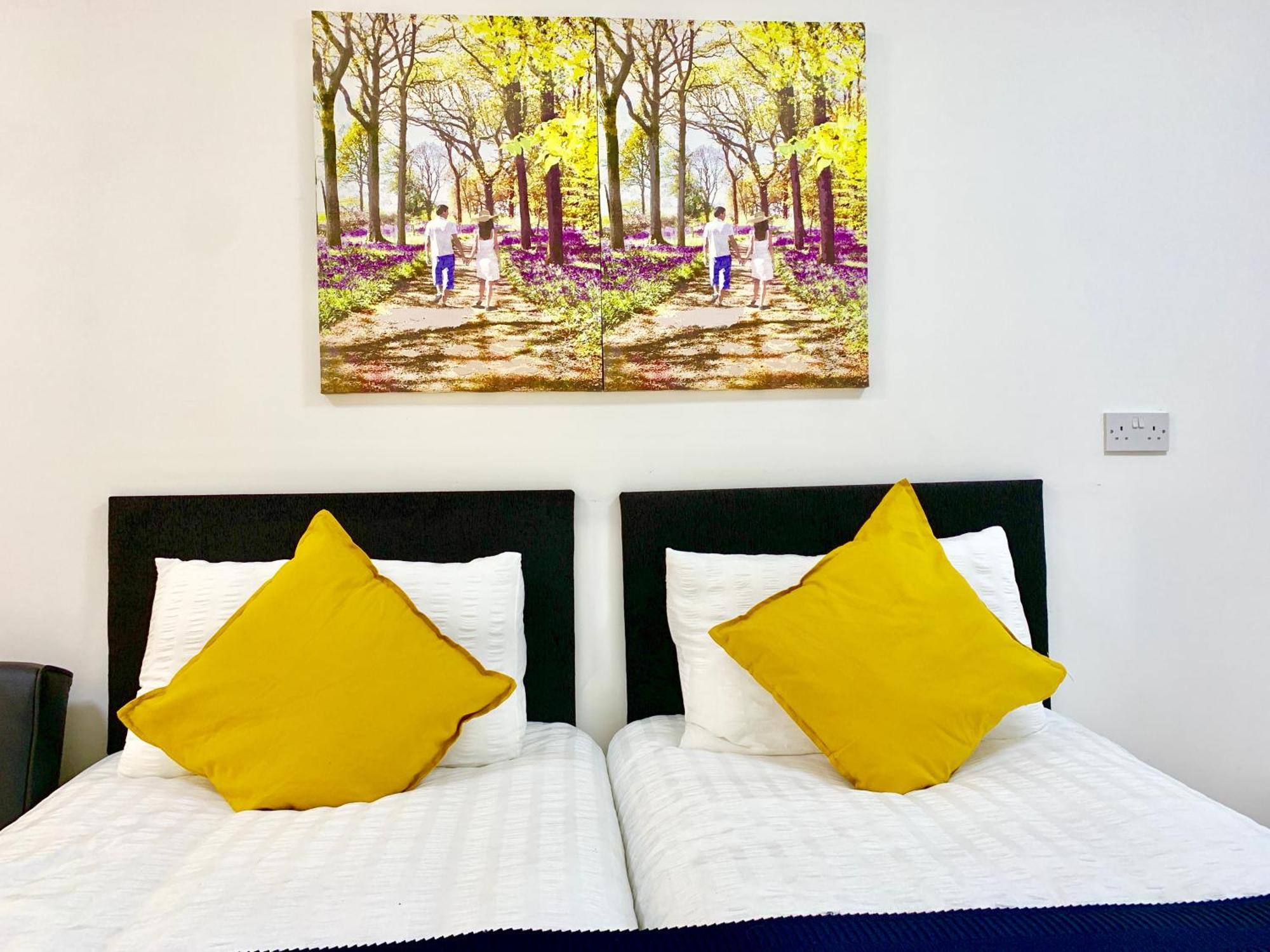 London Studio Apartments, Private Bathroom, Kitchenette, Parking, Np2 Exterior foto